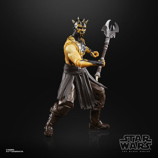 Figurine Star Wars Nightbrother Warrior posée sur un socle avec éclairage studio