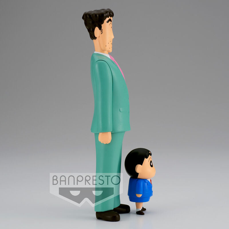 Vue latérale de la figurine Crayon Shinchan Nohara Family Photo montrant la posture dynamique