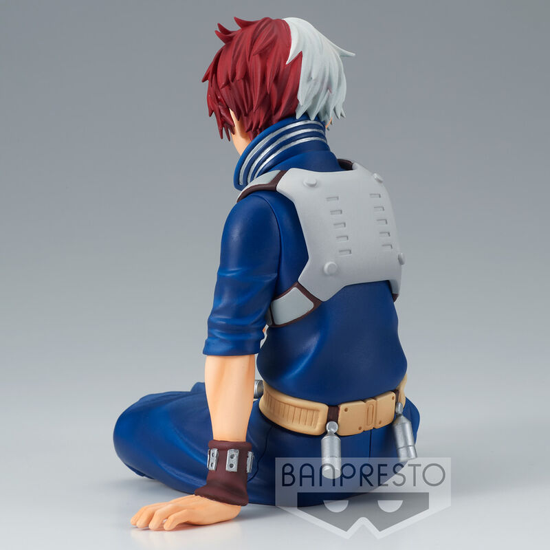 Zoom sur le visage expressif de la figurine Shoto My Hero Academia avec peinture détaillée