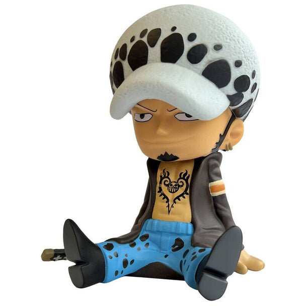 Figurine tirelire Trafalgar Law de One Piece en PVC, hauteur 18 cm, vue de face avec détails précis.