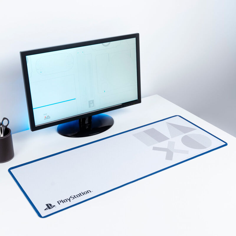Ambiance gaming avec tapis PALADONE PS5, écran, clavier et lumière LED d’ambiance