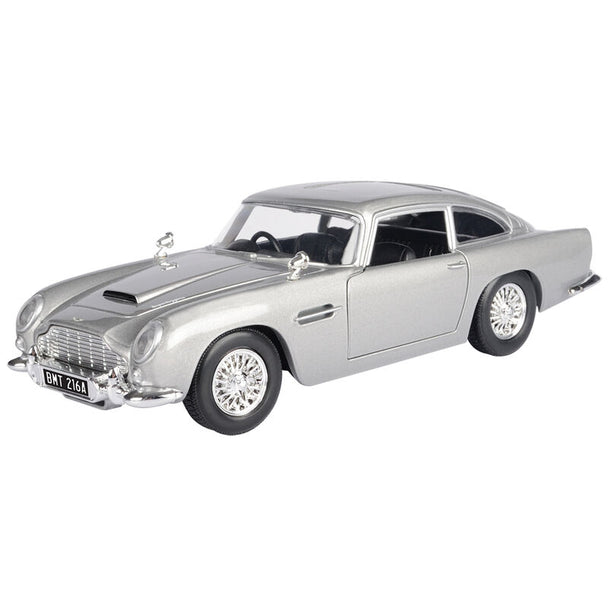 Vue latérale du modèle James Bond Aston Martin DB8 dans sa boîte de présentation de 27x13x11,5 cm, parfait pour collection