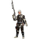 Vue latérale de la figurine Dengar articulée de 15cm par HASBRO dans sa tenue emblématique