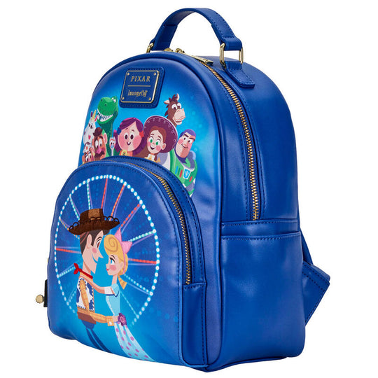 Zoom sur la quincaillerie dorée brillante et les bretelles ajustables du sac à dos Loungefly Toy Story