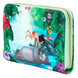 Détail du cuir vegan texturé et des impressions colorées inspirées du film Le Livre de la Jungle sur le portefeuille
