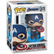 Vue latérale de la figurine Funko POP Captain America montrant les détails du bouclier brisé et du marteau Mjolnir