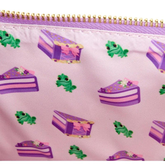 Zoom sur la fermeture éclair du sac Rapunzel Cake cosplay, mettant en valeur la qualité des finitions