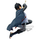 Profil gauche de la figurine Sasuke Uchiha montrant les traits précis et la posture dynamique