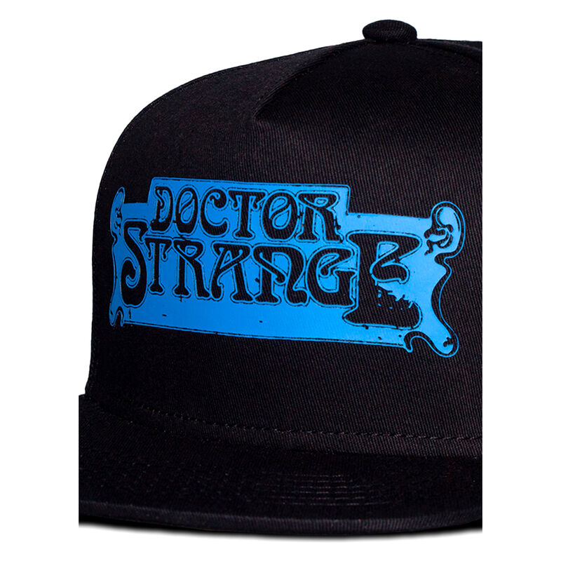 Casquette Marvel portée, montrant son ajustement confortable et sa forme classique