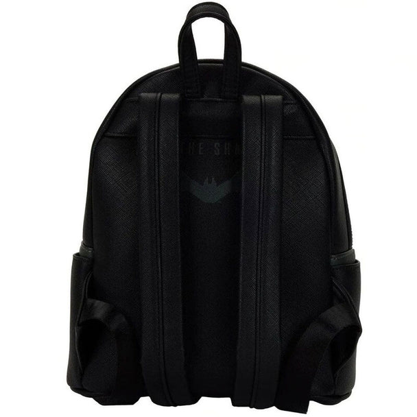 Gros plan sur les détails de couture et matériaux du sac à dos Batman Loungefly