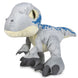 Gros plan sur la texture douce et les finitions de la peluche Jurassic World 46 cm