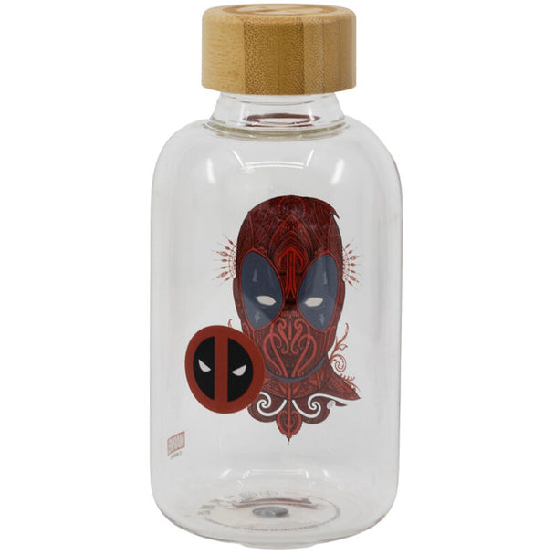 Détail du bouchon hermétique de la gourde Marvel Deadpool, sans BPA et réutilisable