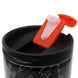 Photo rapprochée de la texture en acier inoxydable brillant du tumbler Marvel Deadpool STOR