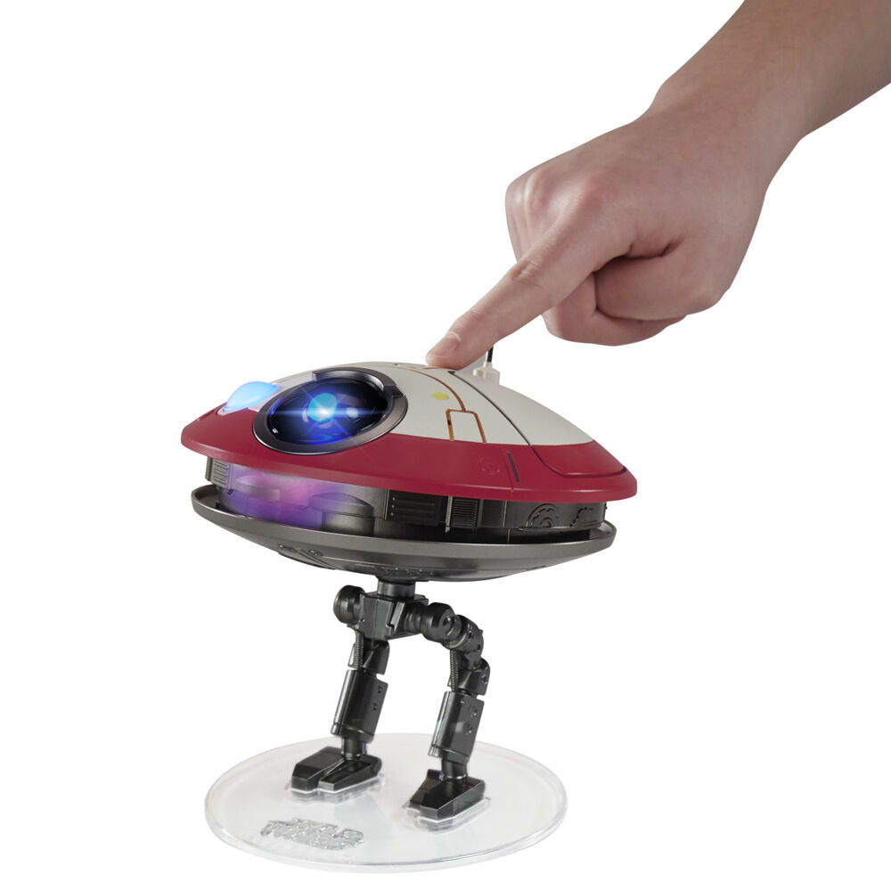 Figurine Lo-La59 tenue à la main montrant sa taille compacte de 15cm.