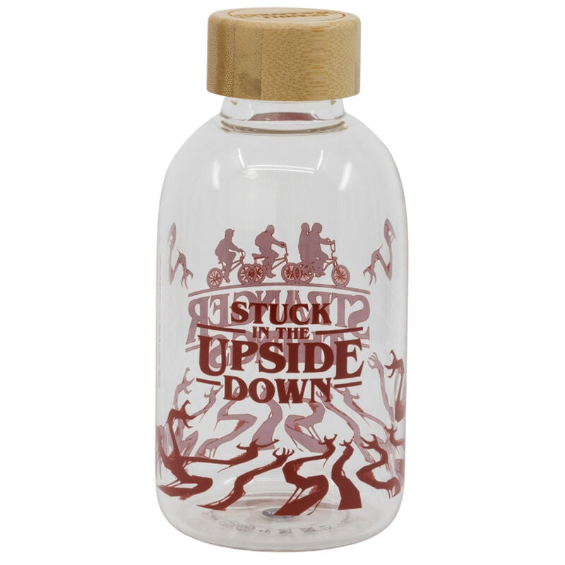 Design de la bouteille avec personnages de la série Stranger Things imprimés sur le verre