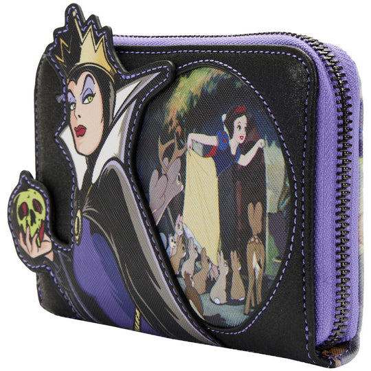 Détail embossé et appliqué du visage de la Reine Maléfique sur le portefeuille Loungefly