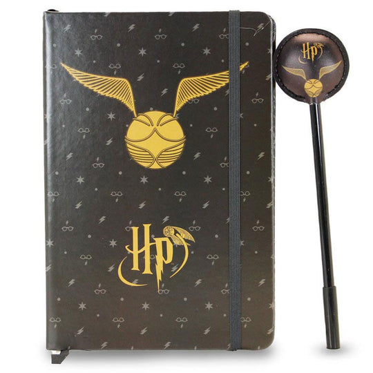 Carnet Harry Potter Wings ouvert montrant les pages lignées et la fermeture élastique pratique
