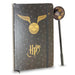 Ensemble complet du coffret Harry Potter Wings incluant carnet fermé et stylo posé à côté