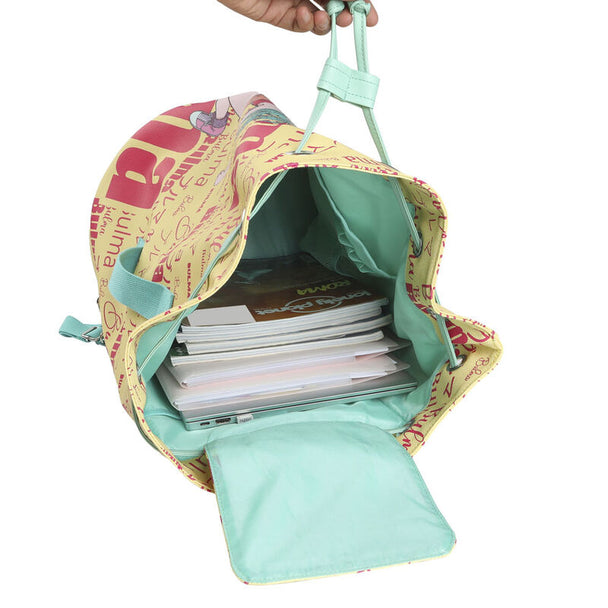 Détail du sac à dos Bulma Dragon Ball montrant les bretelles rembourrées et les poches latérales