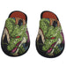 Chaussons Dragon Ball Shenron vue de dessus montrant le design détaillé du dragon vert sur fond noir