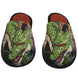 Chaussons Dragon Ball Shenron vue de dessus montrant le design détaillé du dragon vert sur fond noir