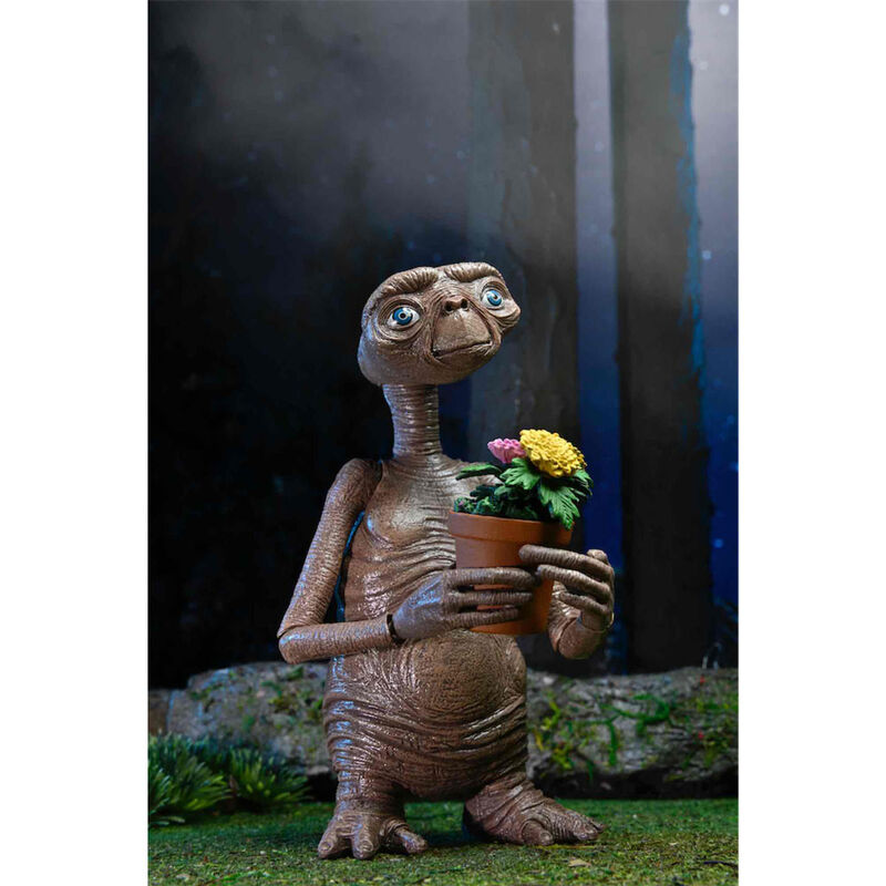 Détail de la tête de la figurine E.T. 40e anniversaire montrant les finitions réalistes