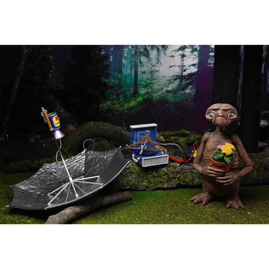 Détail de la figurine E.T. deluxe 12cm montrant la texture et les couleurs réalistes