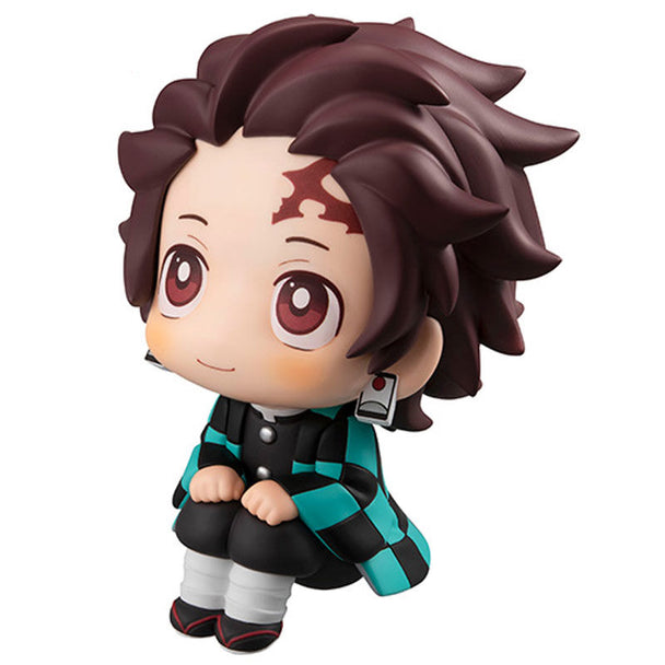 Figurine Tanjiro Kamado 11cm de face avec son kimono vert et noir détaillé