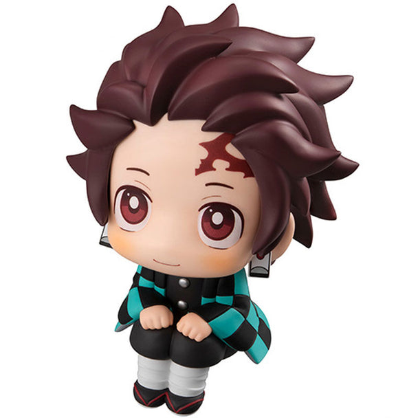 Vue latérale de la figurine Tanjiro Kamado montrant son épée Nichirin bien sculptée