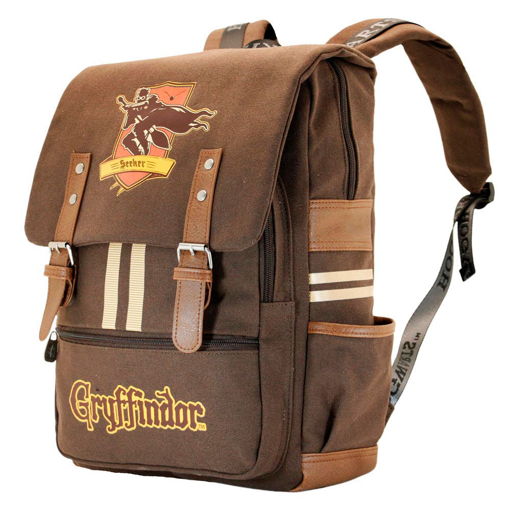 Sac à dos Harry Potter Attrapeur porté, illustrant son style rétro et sa taille compacte