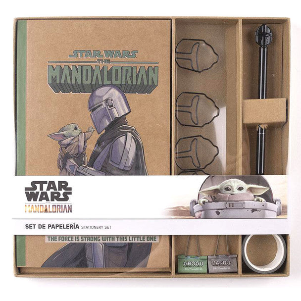 Vue détaillée du set de papeterie Star Wars The Mandalorian par CERDÁ avec motifs et dimensions visibles