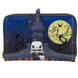Vue de face du portefeuille Loungefly Jack Skellington en cuir vegan avec fermeture zip robuste
