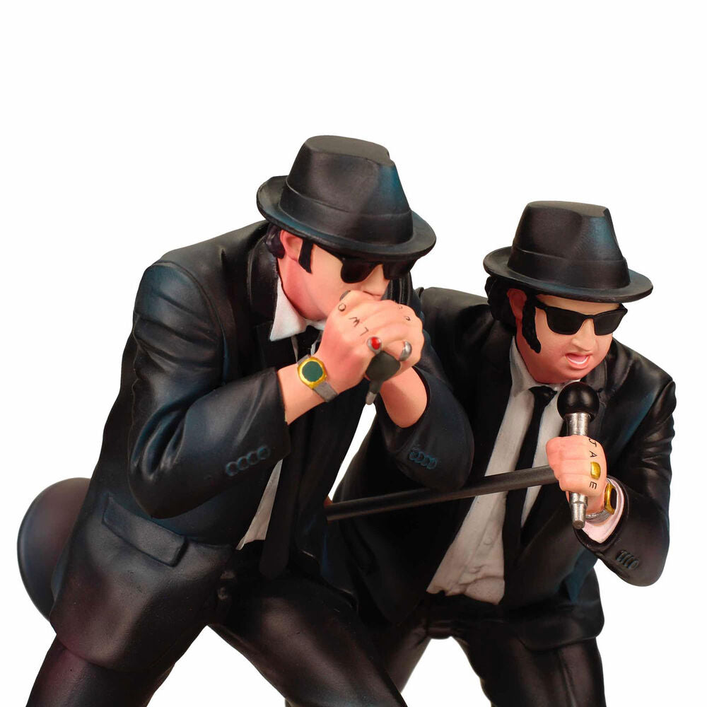 Ensemble des figurines Elwood et Jake des Blues Brothers posées côte à côte sur socle