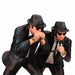 Ensemble des figurines Elwood et Jake des Blues Brothers posées côte à côte sur socle