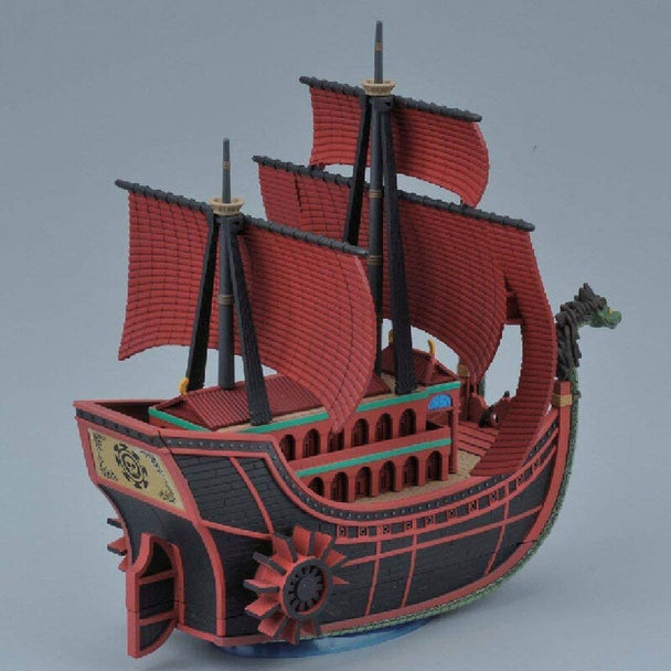 Vue rapprochée de la maquette Kuja Nine Snake montrant les détails précis des pièces assemblées sans colle, modèle de 15 cm BANDAI HOBBY.
