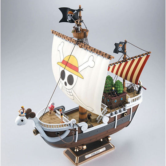 Vue latérale de la maquette Going Merry One Piece BANDAI HOBBY montrant la coque et les voiles
