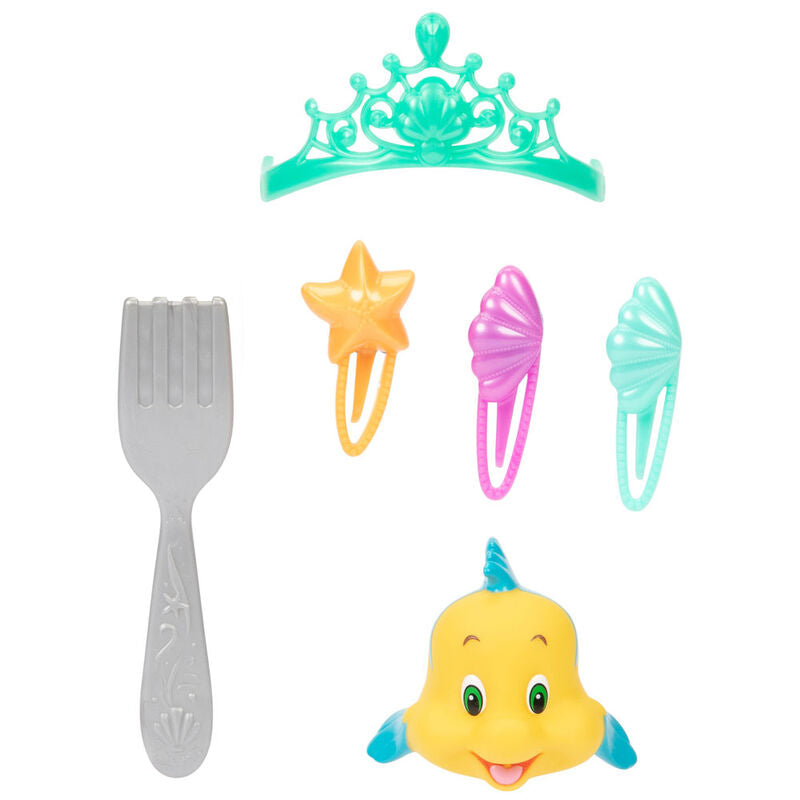 Vue latérale de la poupée Ariel Disney montrant sa queue de sirène brillante et ses accessoires