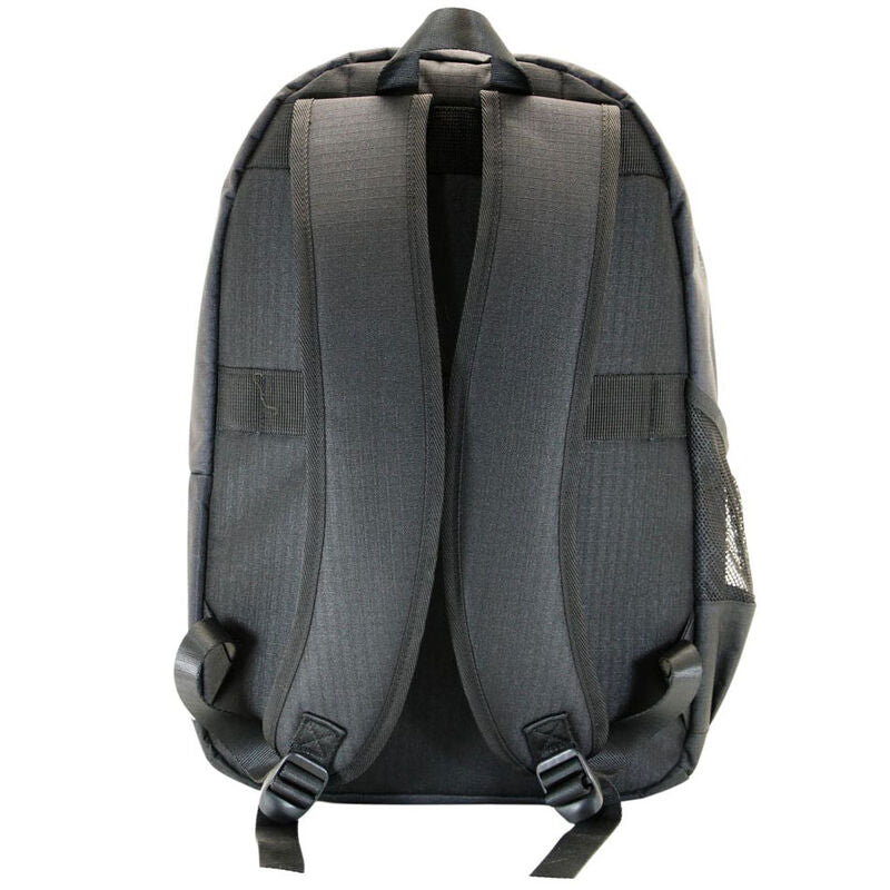 Sac à dos Star Wars Trooper porté par un fan, illustrant son style unique et pratique.