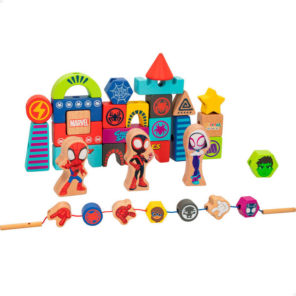 Vue rapprochée des pièces en bois du jeu Marvel Pidey WOOMAX, jouet éducatif pour tout-petits