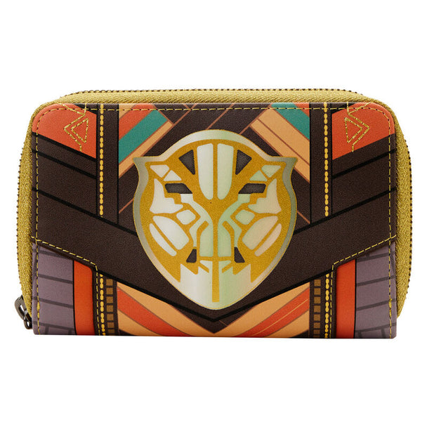 Vue avant du portefeuille Loungefly Marvel Black Panther Okoye avec détails embossés et zippé en cuir vegan noir