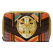 Vue avant du portefeuille Loungefly Marvel Black Panther Okoye avec détails embossés et zippé en cuir vegan noir