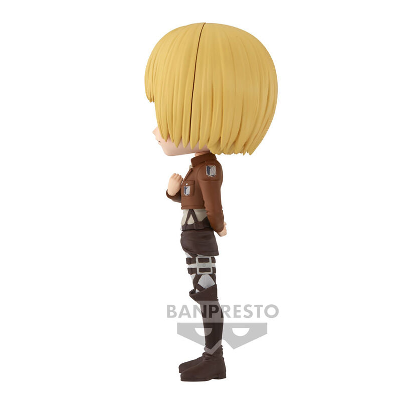 Image rapprochée de la figurine Armin Arlert Q Posket mettant en valeur les traits du visage et la posture