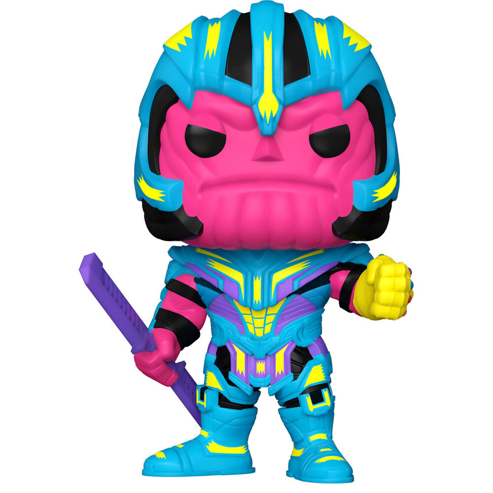 Set complet avec figurine Funko POP Thanos posée à côté du t-shirt Marvel Infinity Saga