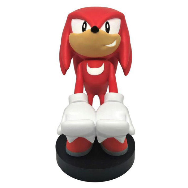 Support Sonic Knuckles de 21cm tenant une manette PlayStation 5 DualSense sur fond blanc