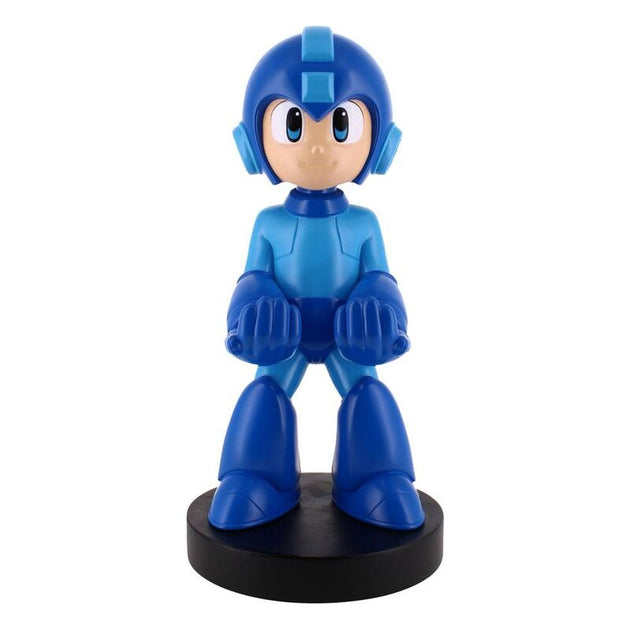 Support Mega Man Cable Guy 21cm en position verticale tenant une manette PlayStation 5 DualSense