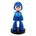 Support Mega Man Cable Guy 21cm en position verticale tenant une manette PlayStation 5 DualSense