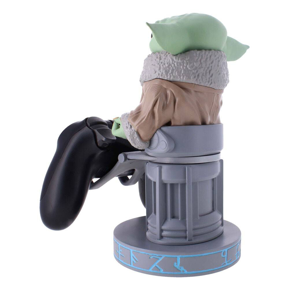 Support Grogu avec manette Xbox Series X posée pour charge et maintien