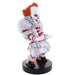 Support Cable Guy Pennywise tenant un iPhone en position verticale sur un bureau gaming