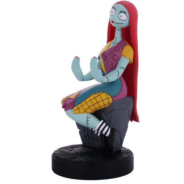 Détail du visage expressif de la figurine Sally Nightmare Before Christmas en support manette