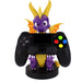Gros plan sur les détails du design Spyro the Dragon du support pour manettes et téléphones